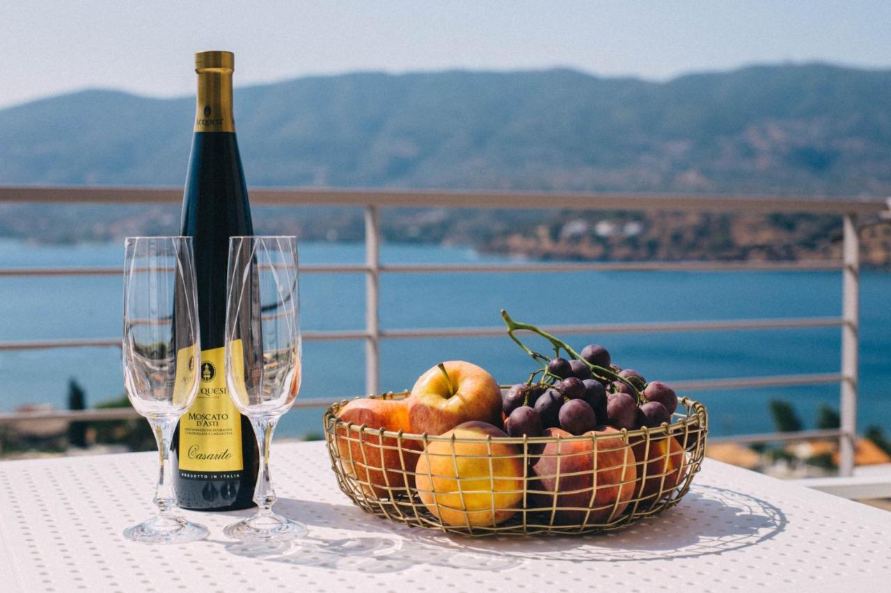 Kalavria Luxury Suites - Magnificent Sea View Of Poros Poros Town Dış mekan fotoğraf